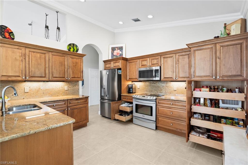 20016 Castlemaine AVE