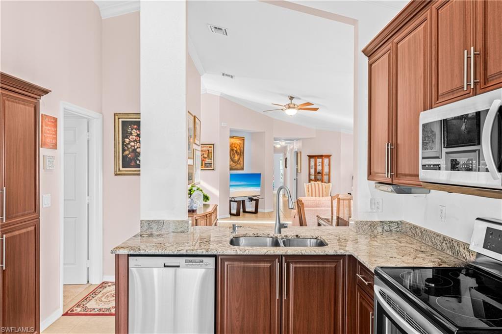 8949 Cascades Isle BLVD