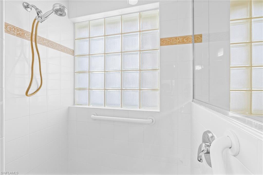 8949 Cascades Isle BLVD