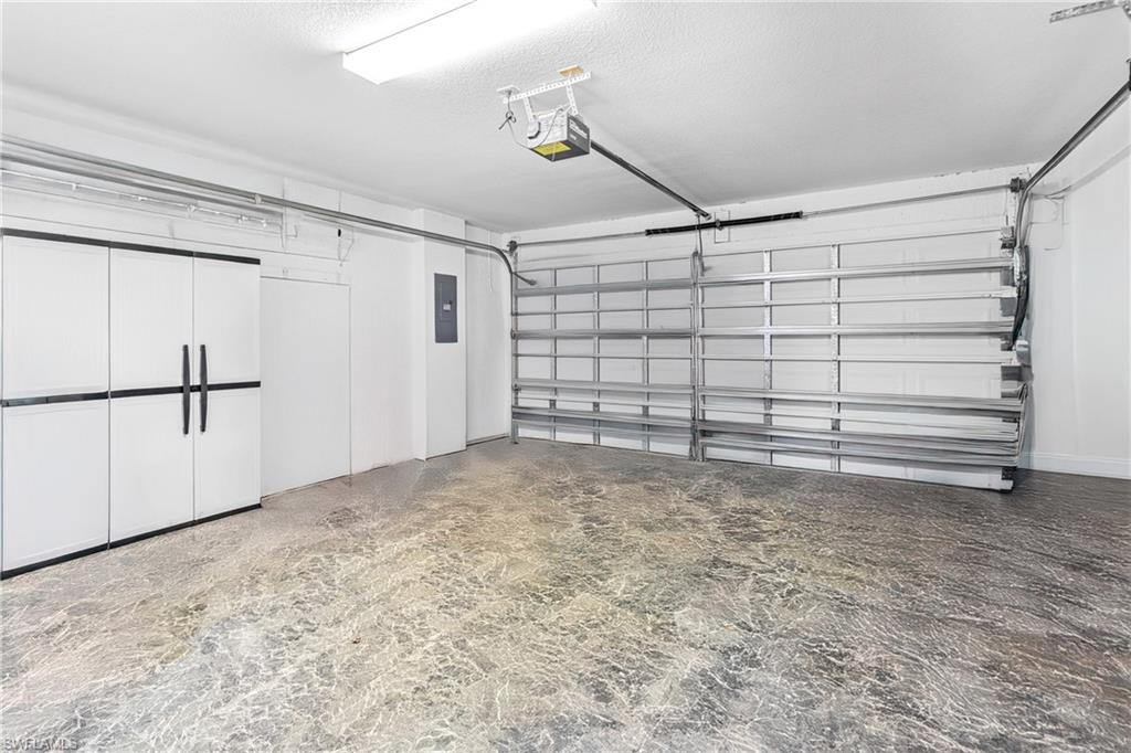 8949 Cascades Isle BLVD