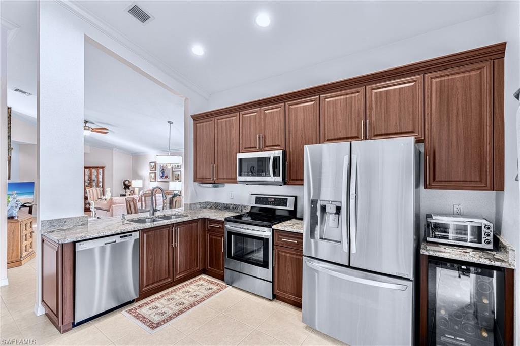 8949 Cascades Isle BLVD