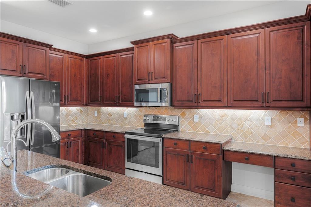 10487 Winged Elm LN