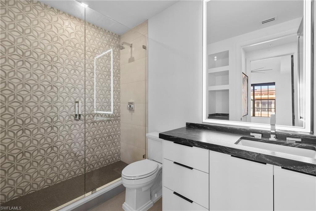 23191 Fashion Dr 8106