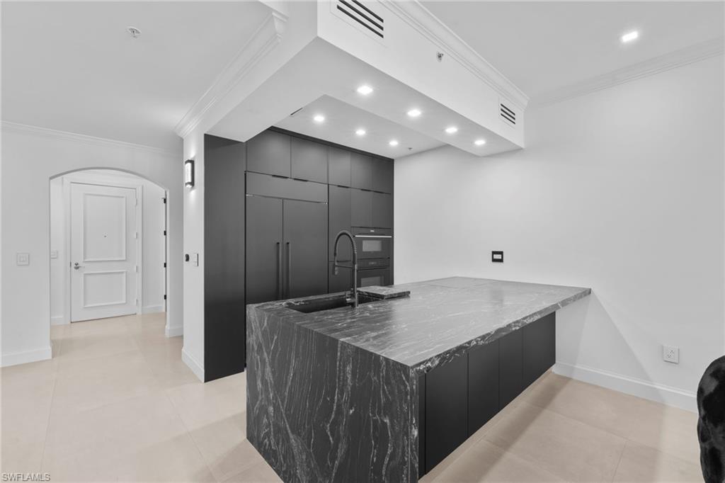 23191 Fashion Dr 8106