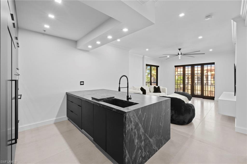 23191 Fashion Dr 8106