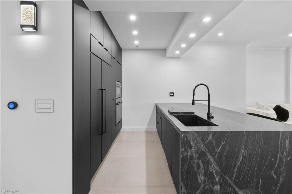 23191 Fashion Dr 8106