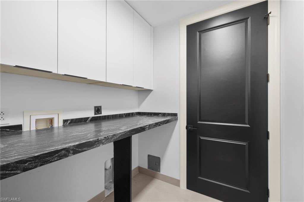 23191 Fashion Dr 8106