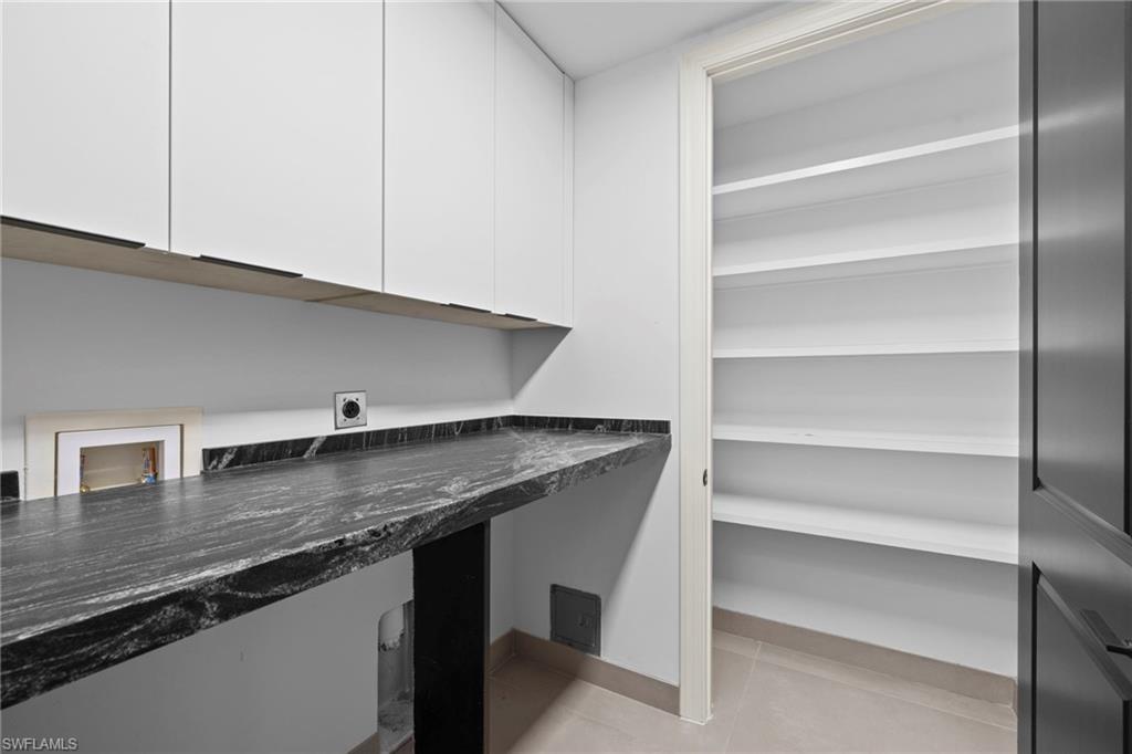 23191 Fashion Dr 8106