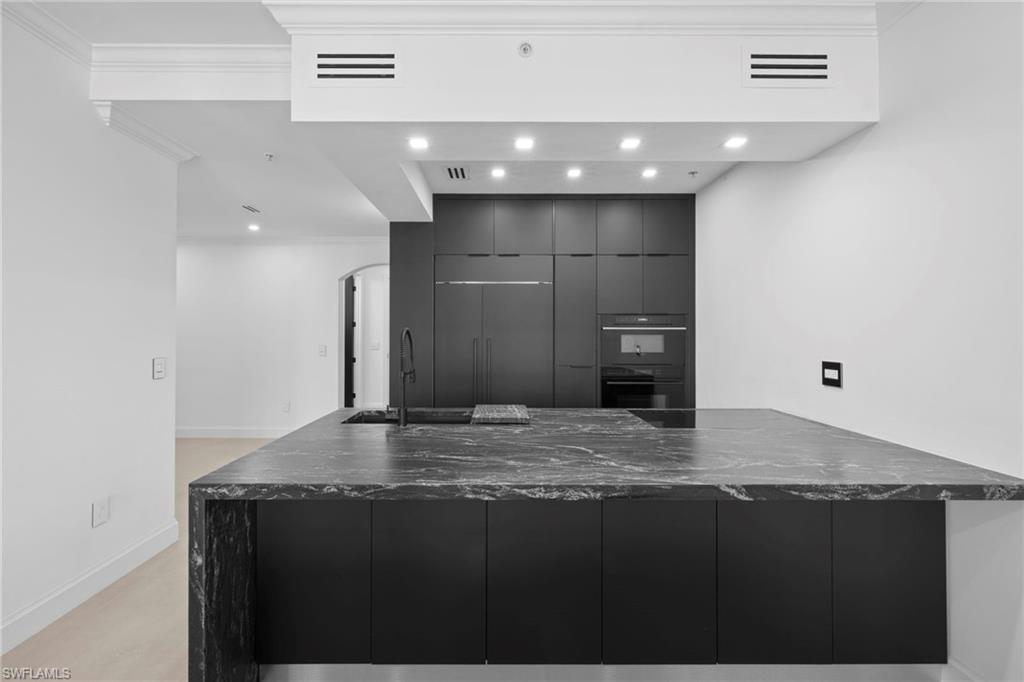 23191 Fashion Dr 8106