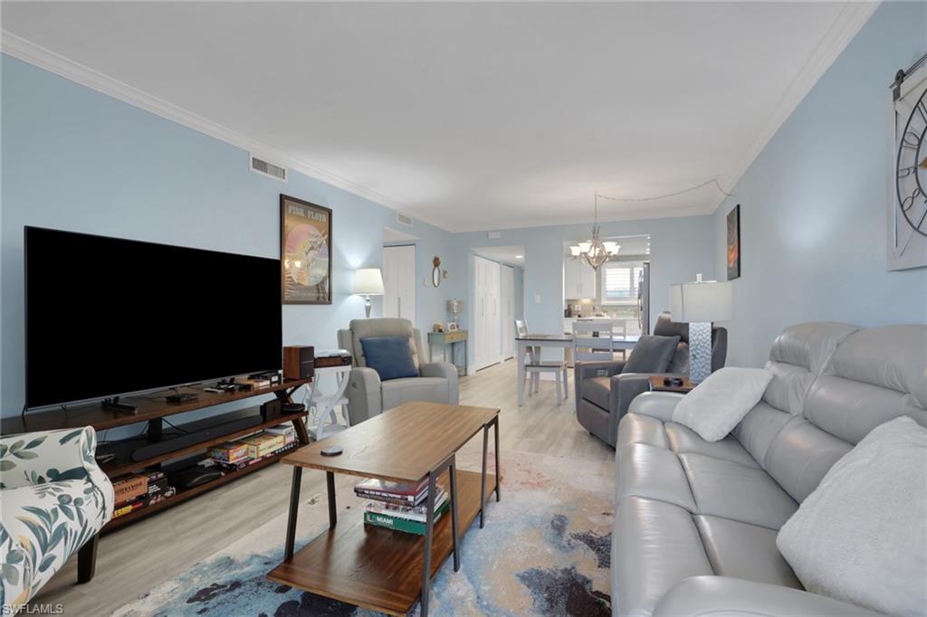 2121 Collier AVE 508