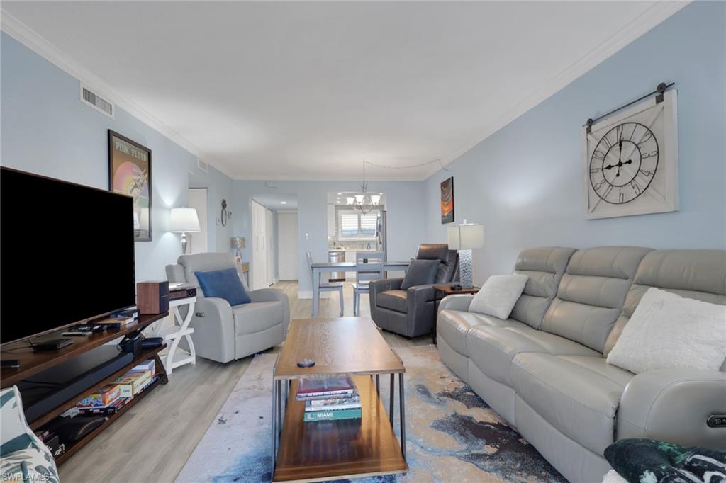 2121 Collier AVE 508