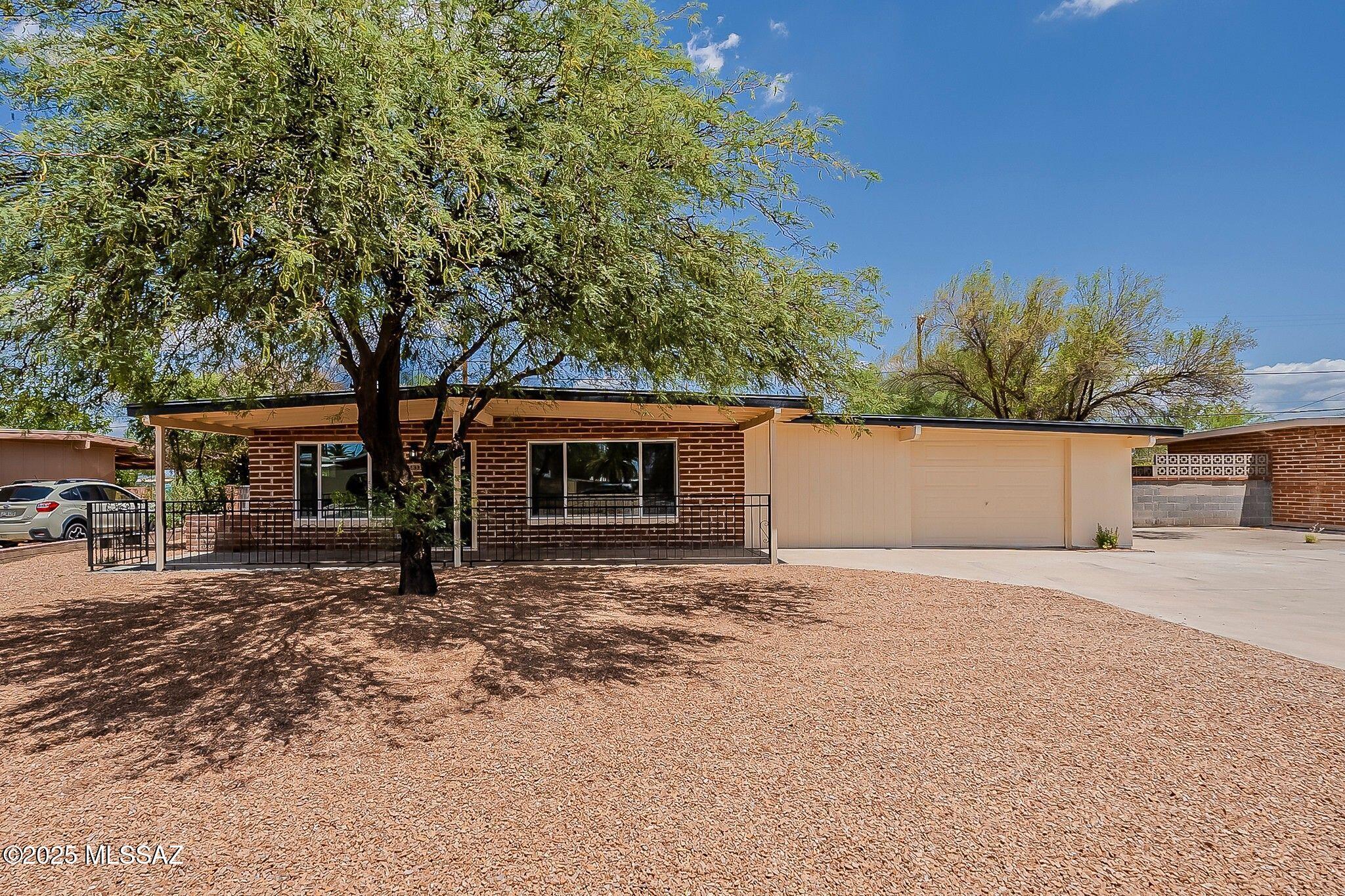 6833 E Calle Marte