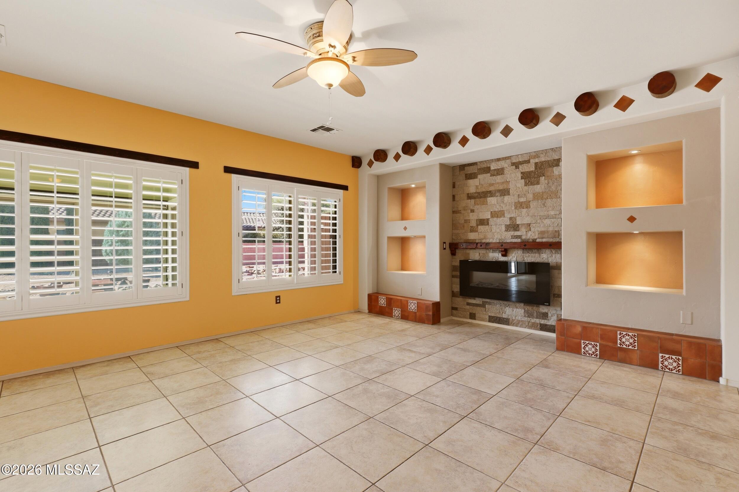 2086 W Cave Cotton Loop