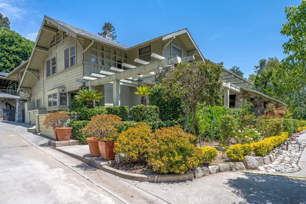 481 W Highland Avenue