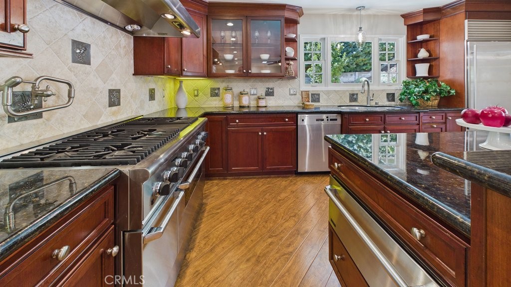 340 Toyon