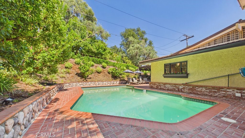 340 Toyon