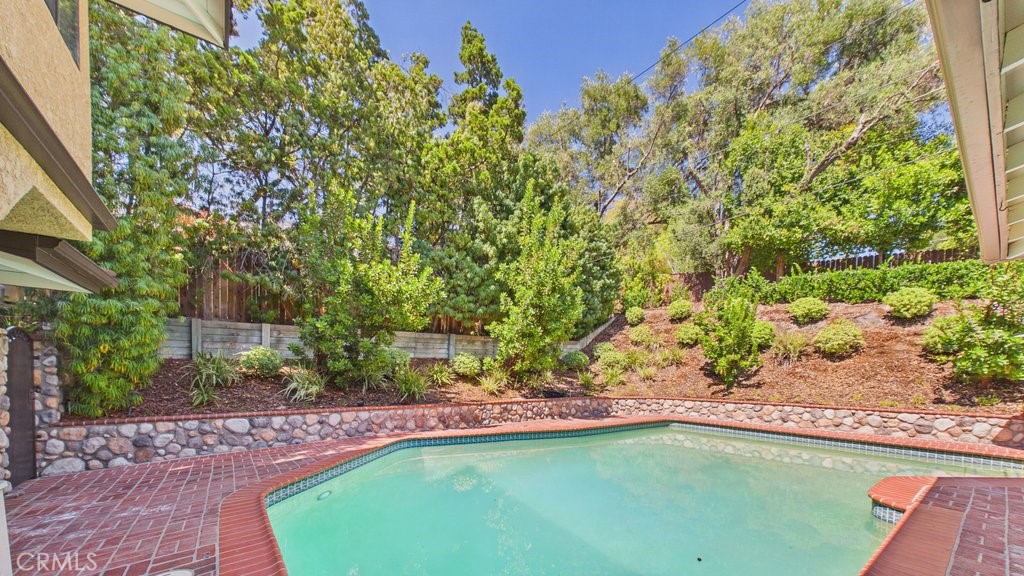 340 Toyon