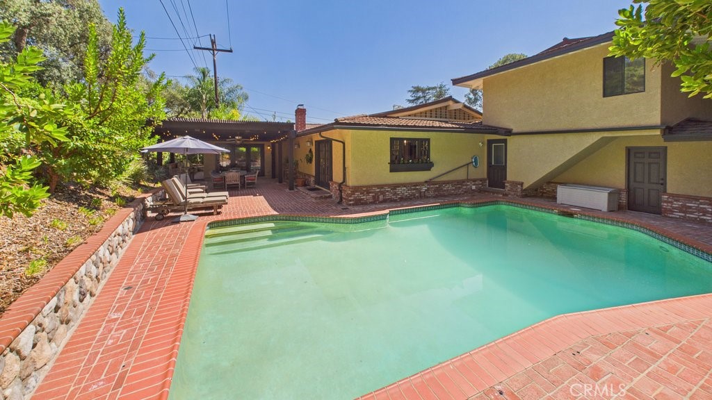 340 Toyon