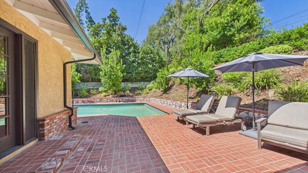 340 Toyon