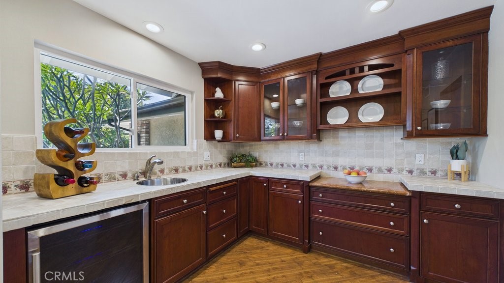 340 Toyon