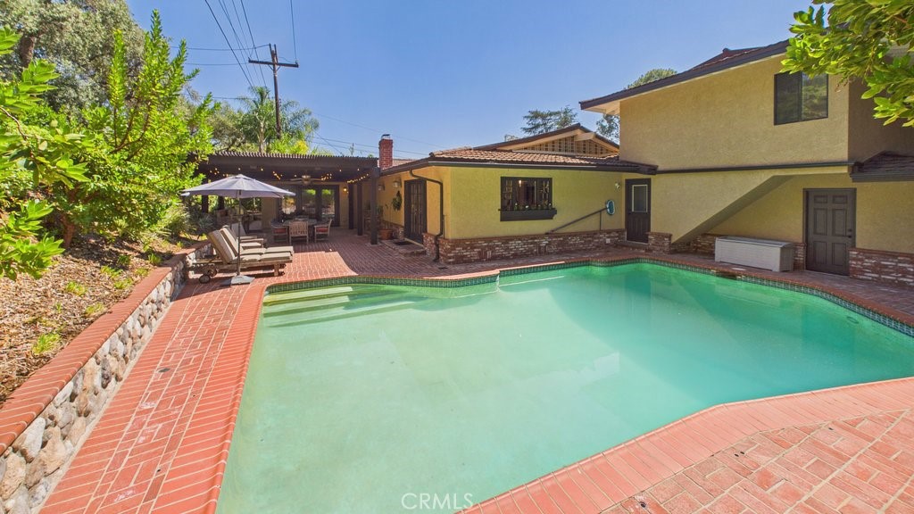 340 Toyon