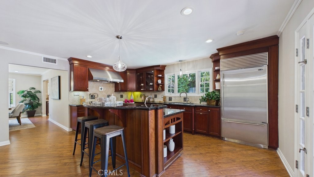 340 Toyon