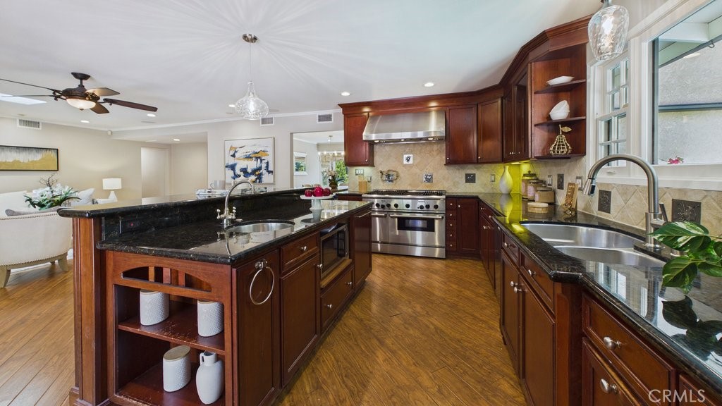 340 Toyon