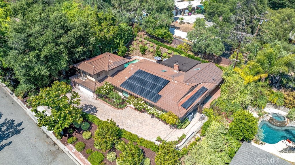 340 Toyon