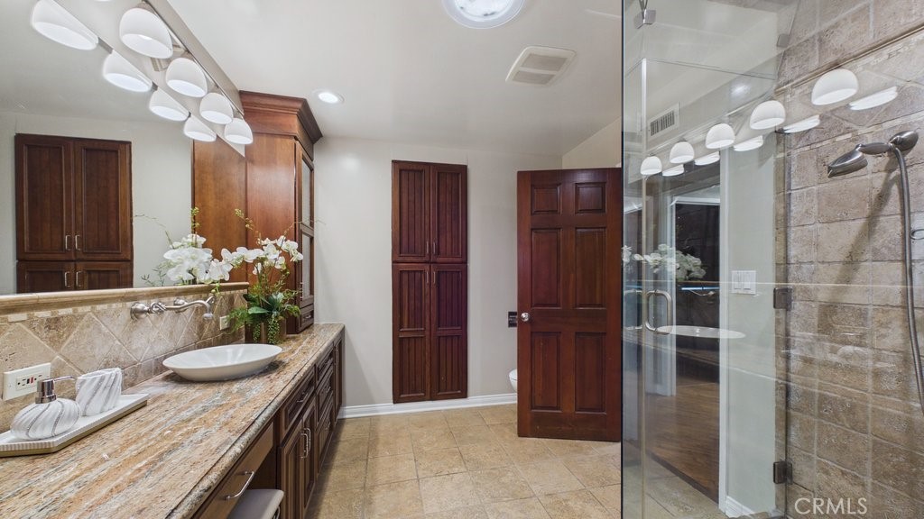 340 Toyon