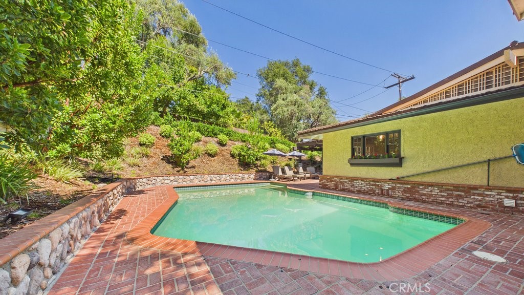 340 Toyon