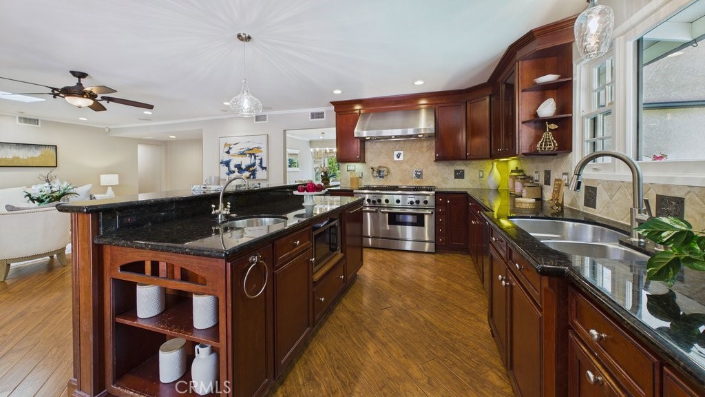 340 Toyon