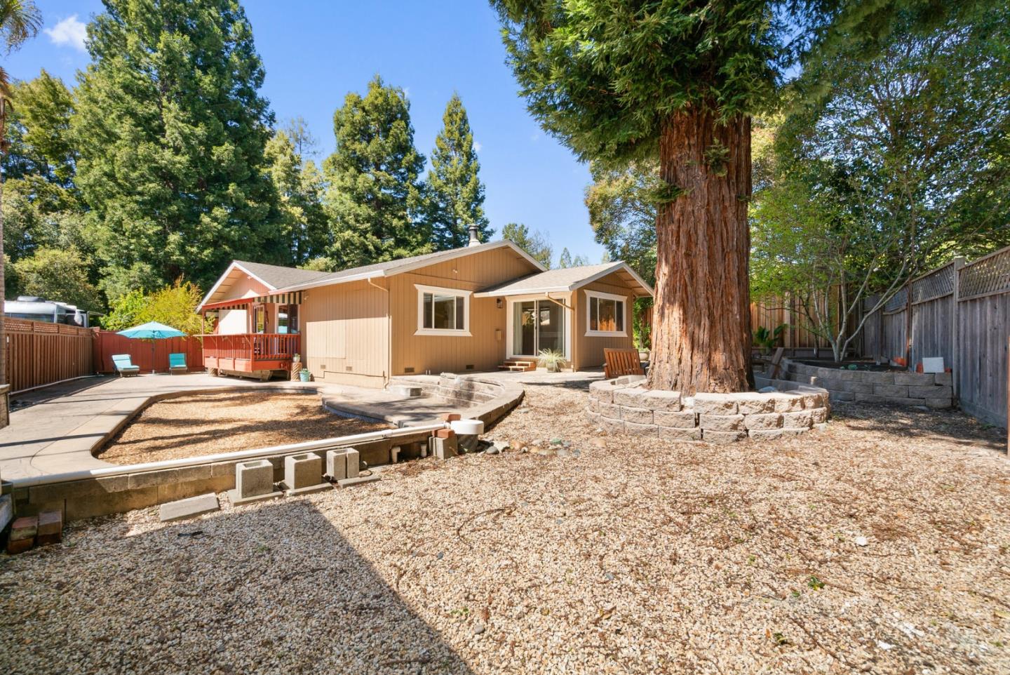 415 S Navarra DR