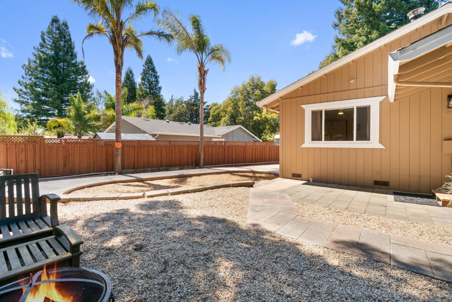 415 S Navarra DR