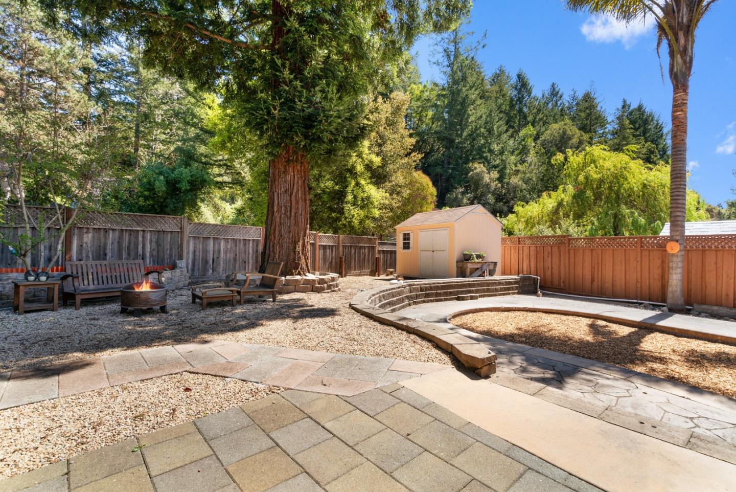 415 S Navarra DR