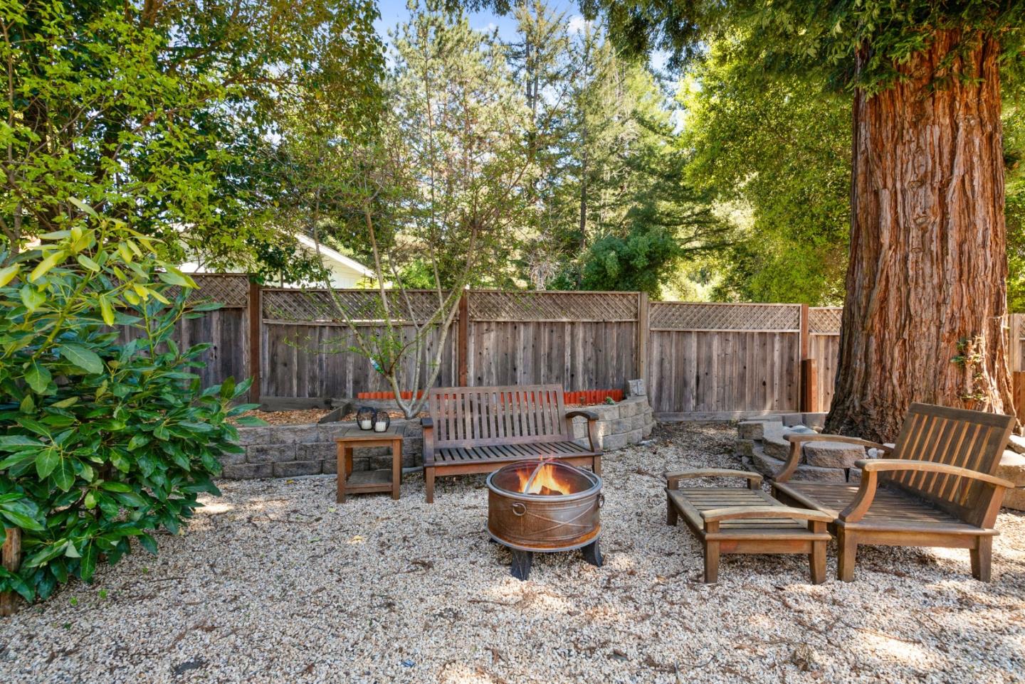 415 S Navarra DR