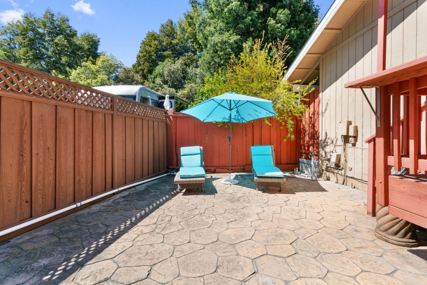 415 S Navarra DR