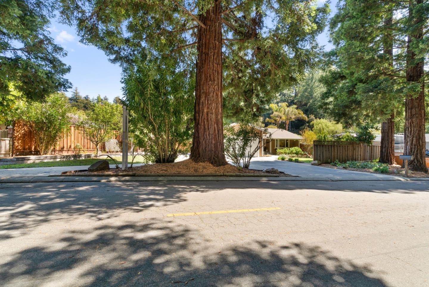 415 S Navarra DR