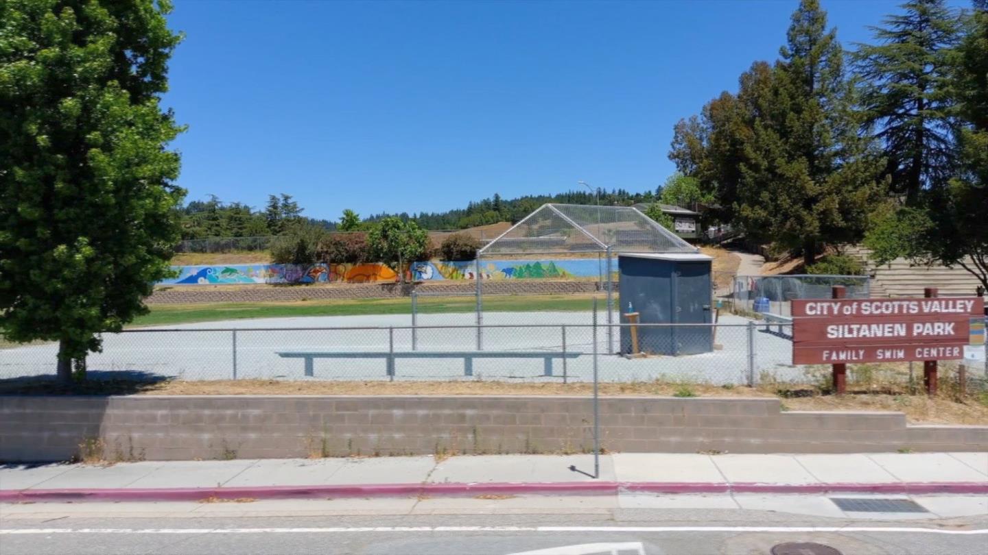 415 S Navarra DR