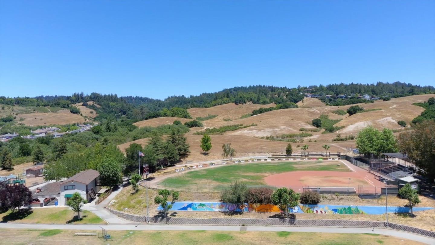 415 S Navarra DR