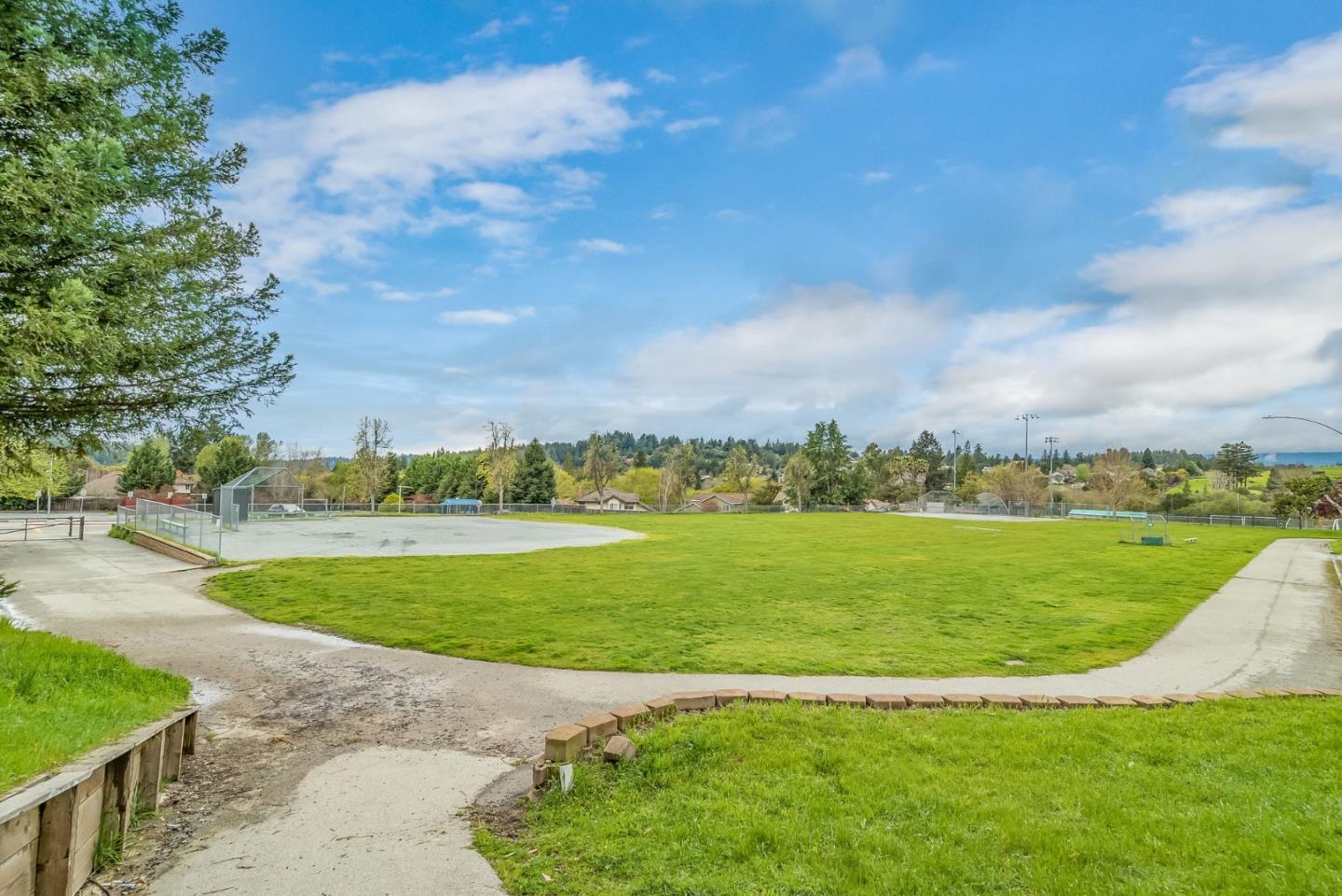 415 S Navarra DR