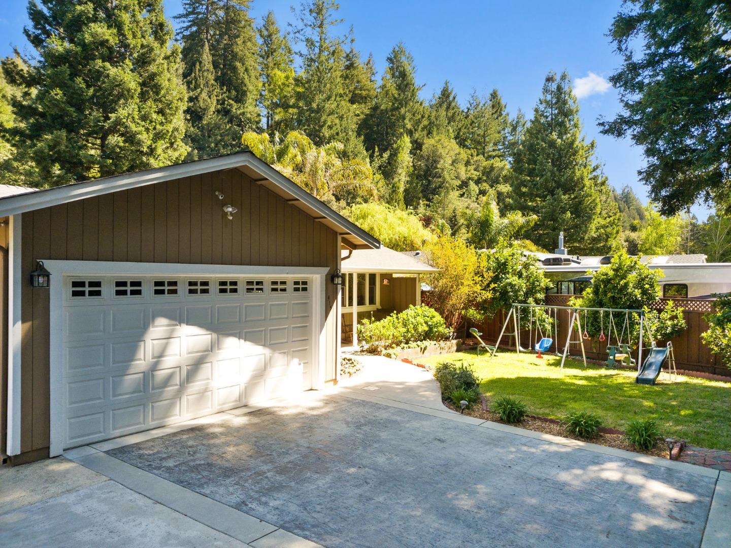415 S Navarra DR
