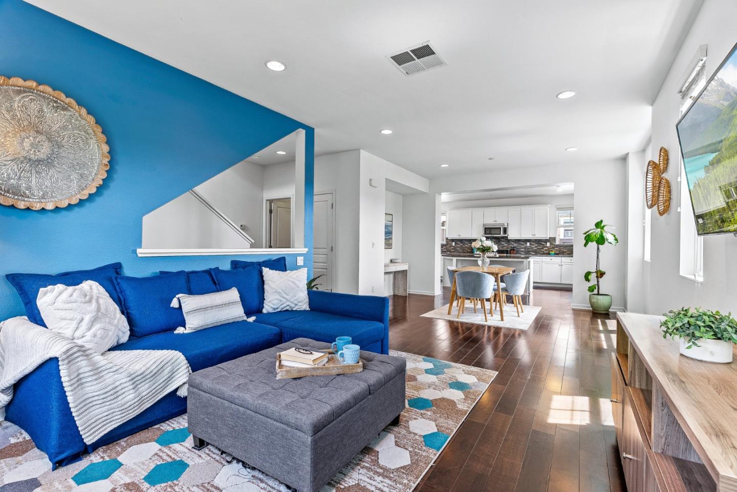 237 Bluebonnet LN 206