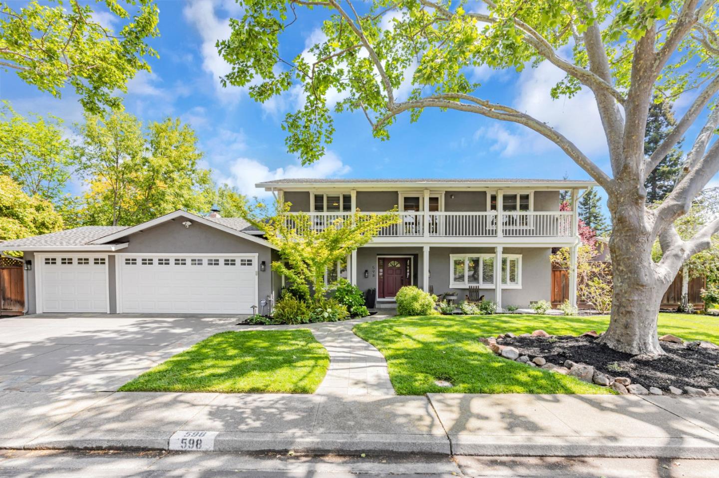 598 Bridgewater CIR