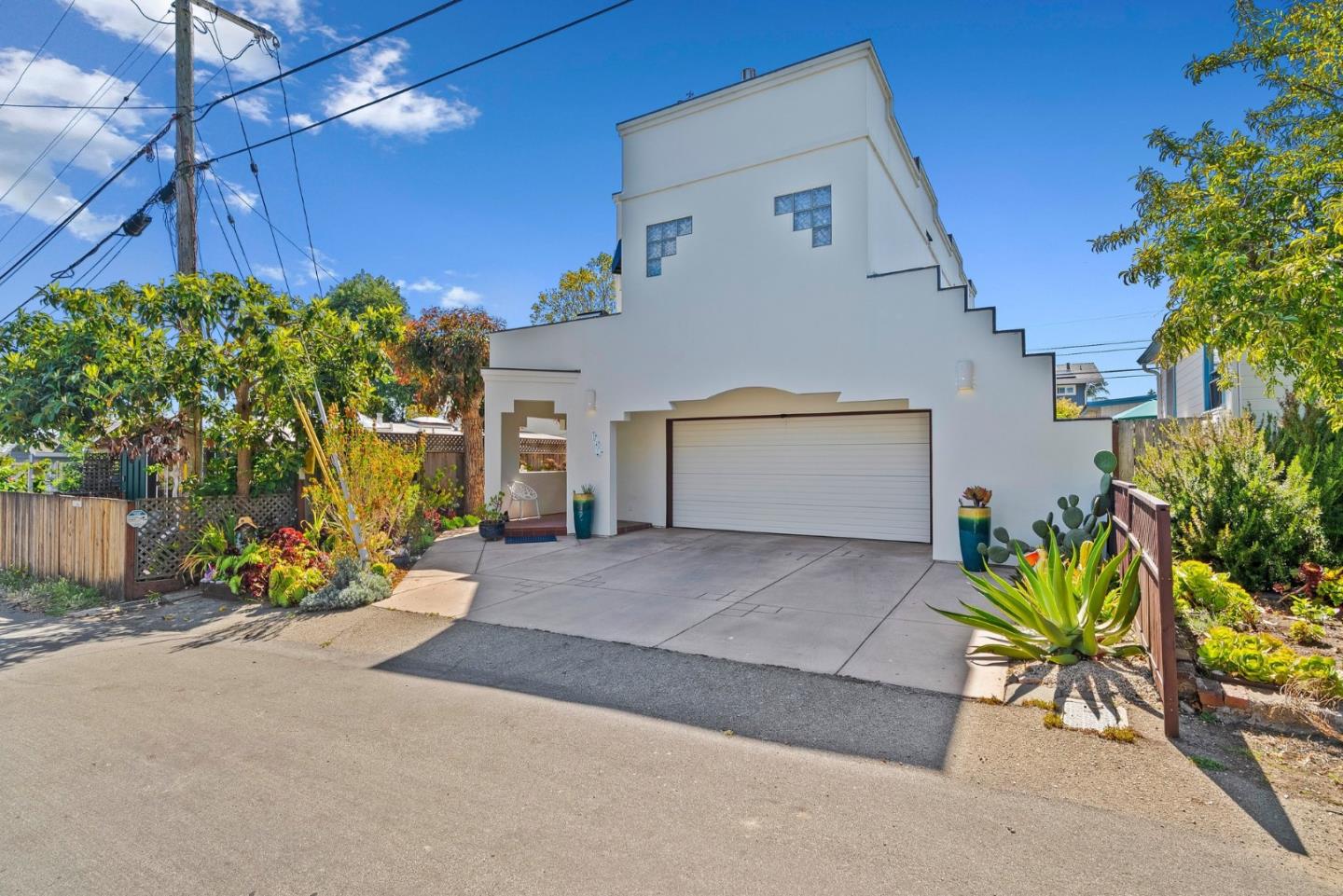 149 Coates DR