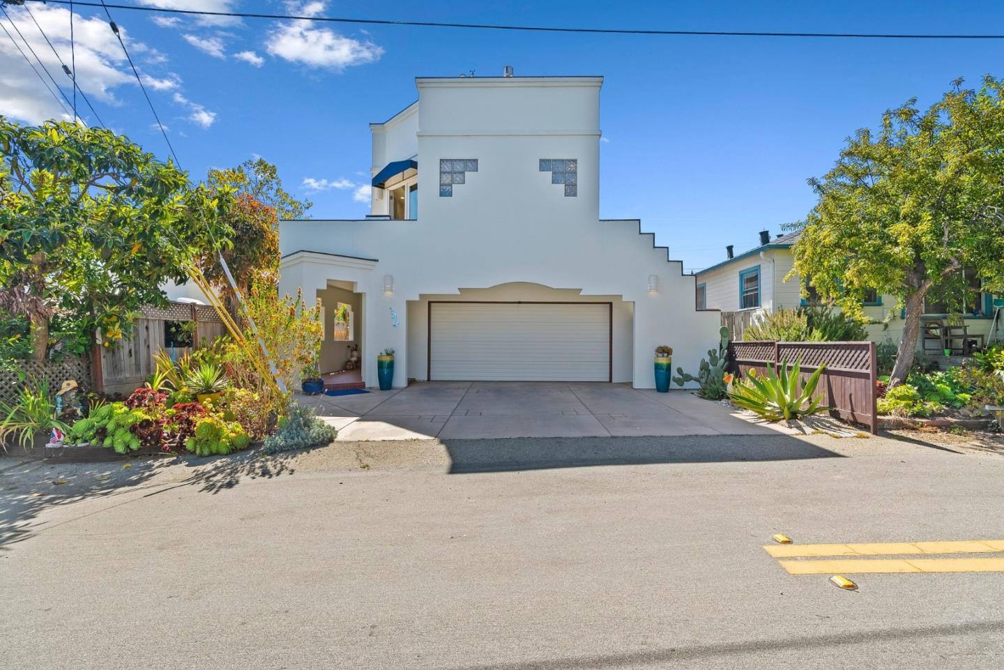 149 Coates DR