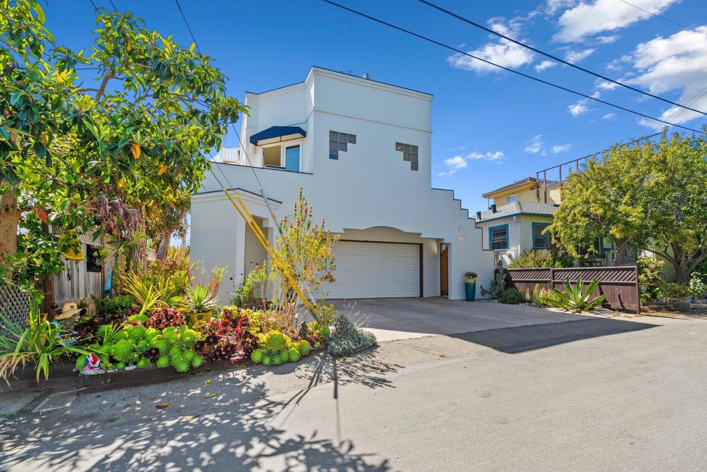 149 Coates DR