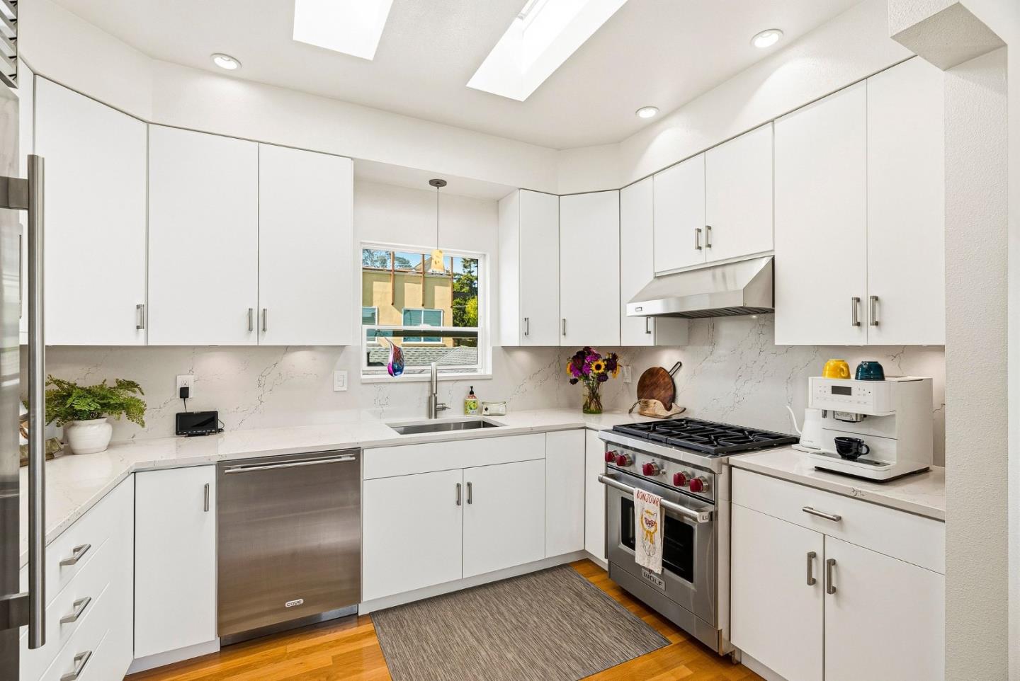 149 Coates DR