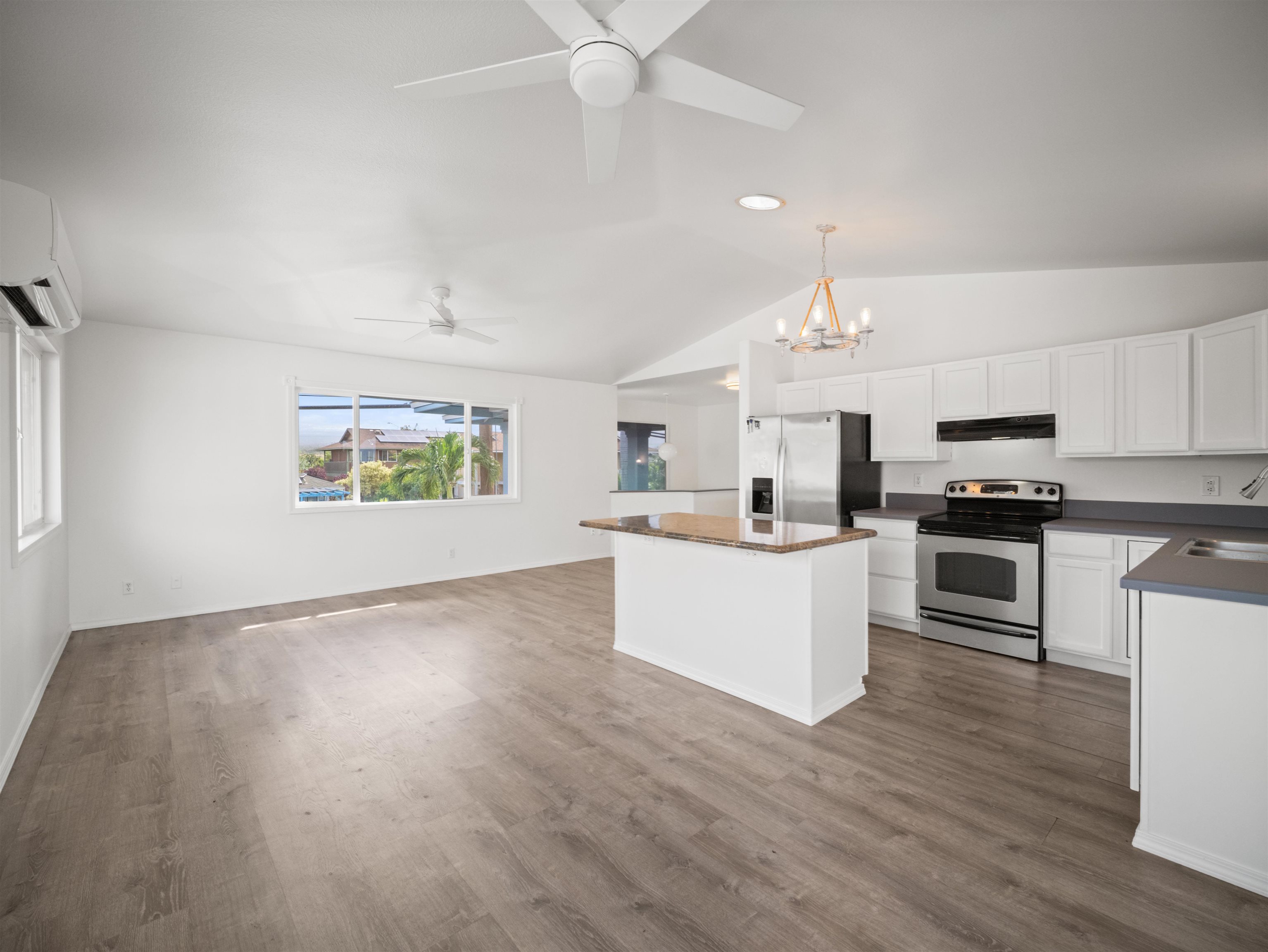 568 Kaiola St