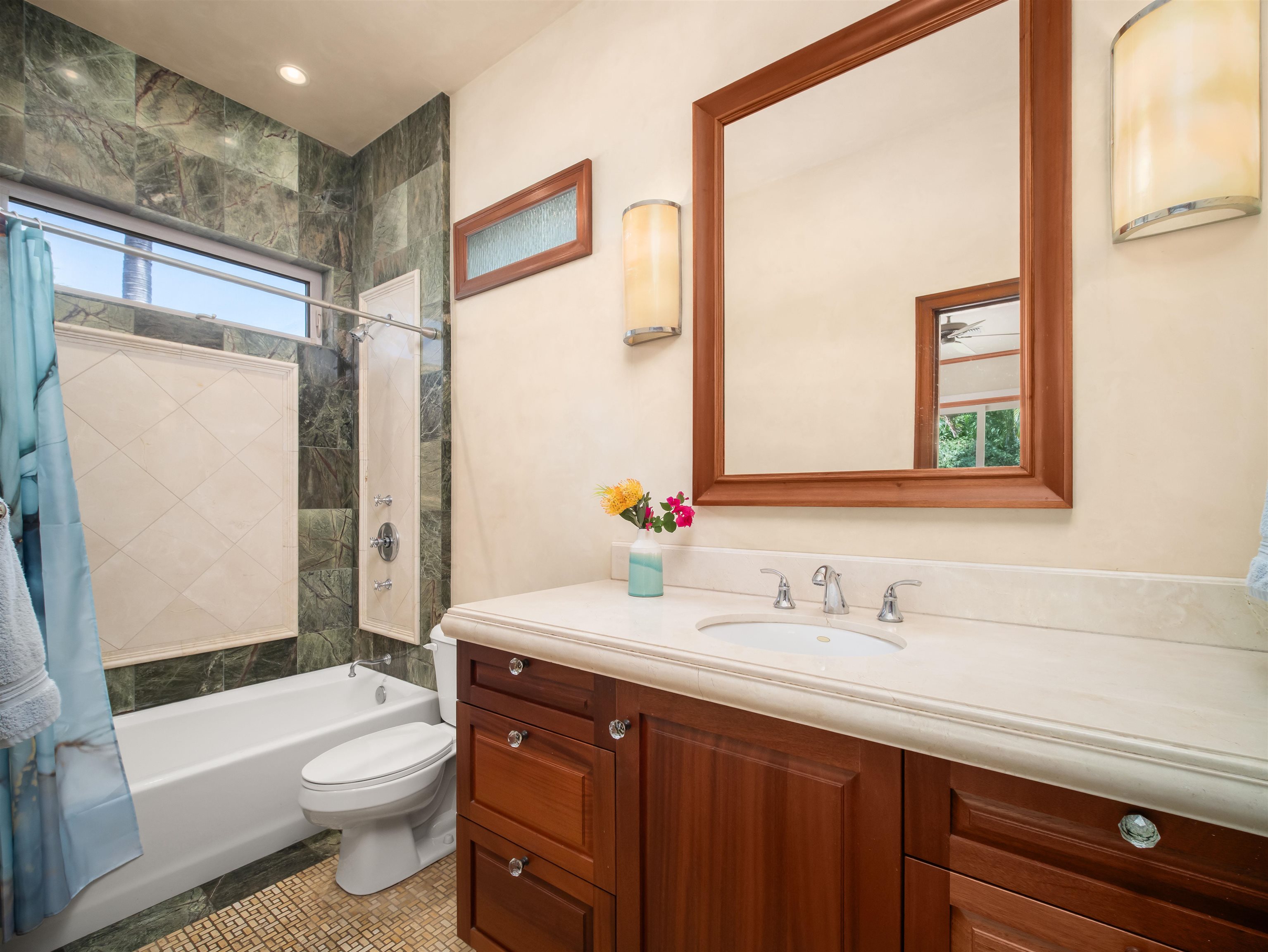 230 E Panana Pl