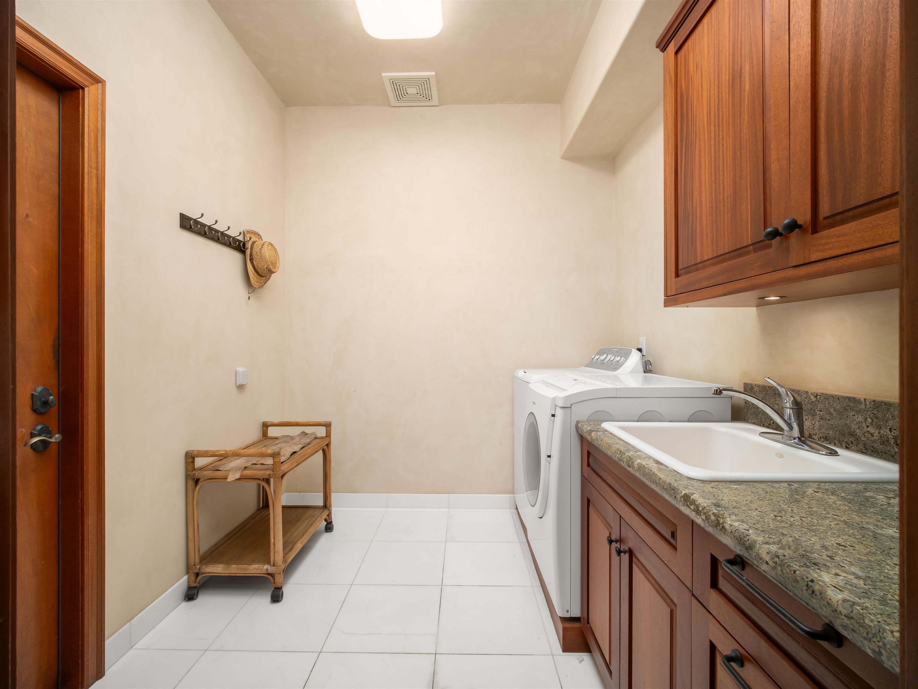 230 E Panana Pl